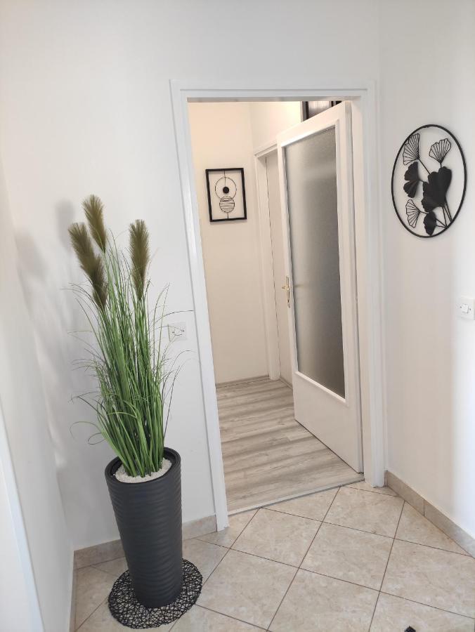 Apartman Iris S Terasom Rijeka Exterior photo