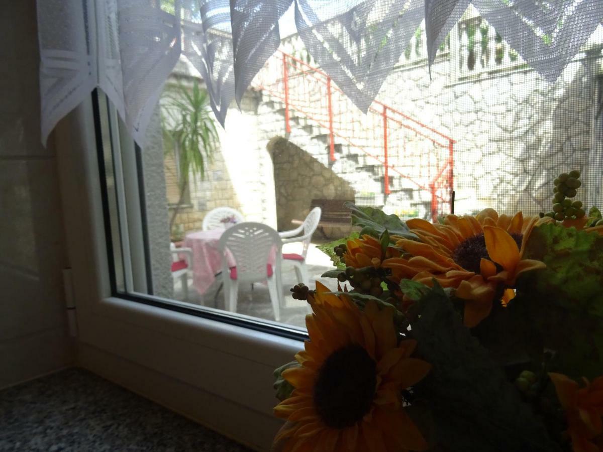Apartman Iris S Terasom Rijeka Exterior photo