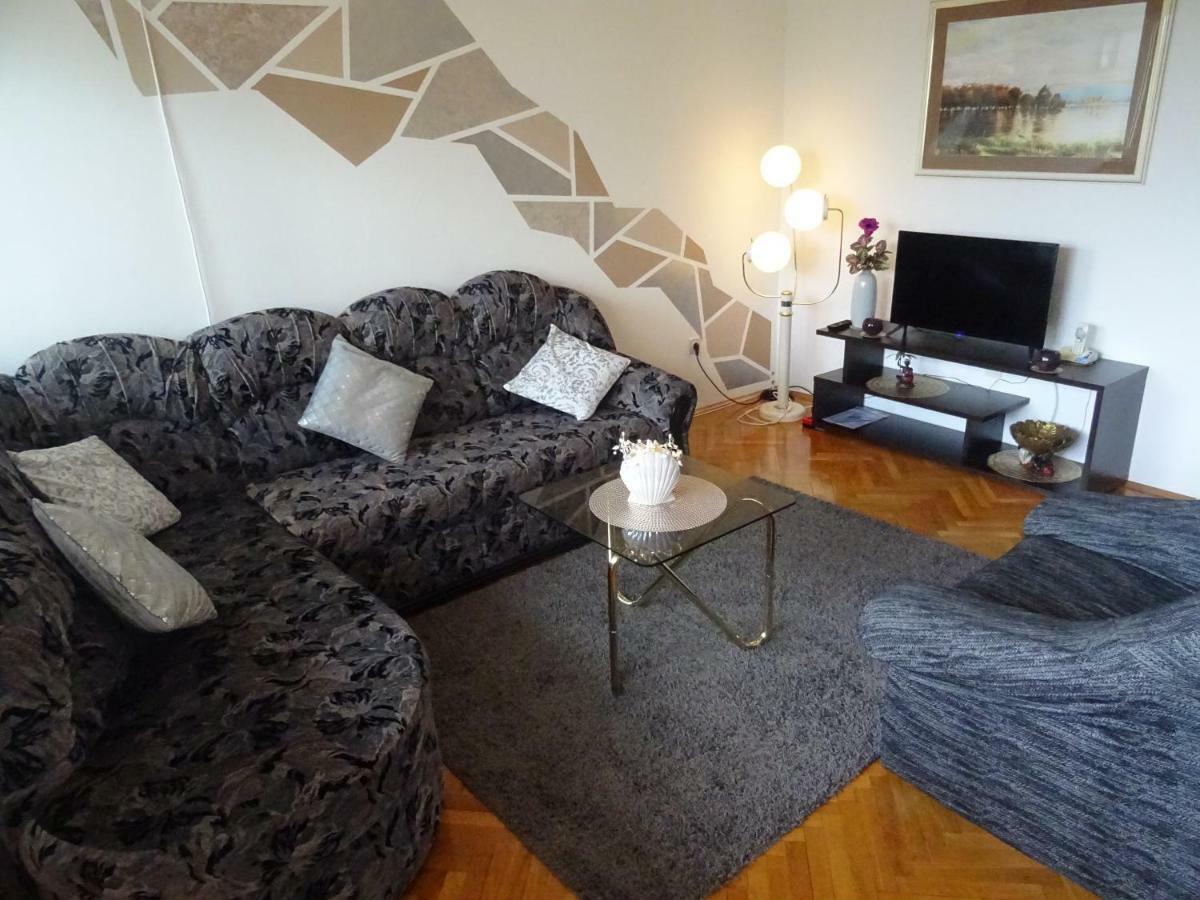 Apartman Iris S Terasom Rijeka Exterior photo