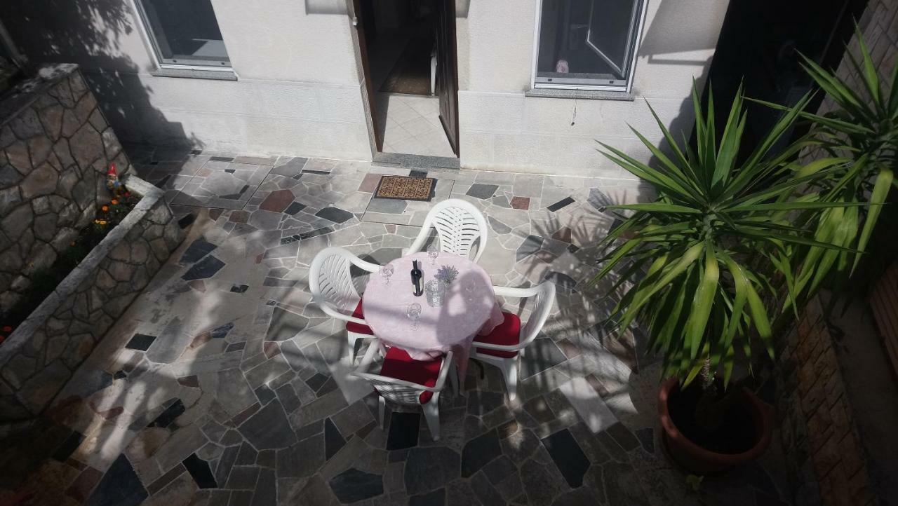 Apartman Iris S Terasom Rijeka Exterior photo